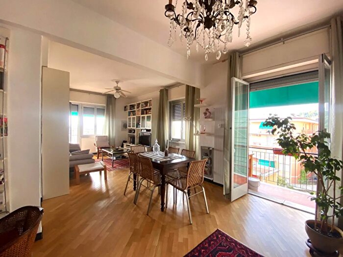 Appartamento quadrilocale in vendita in Via Scarpanto, Genova