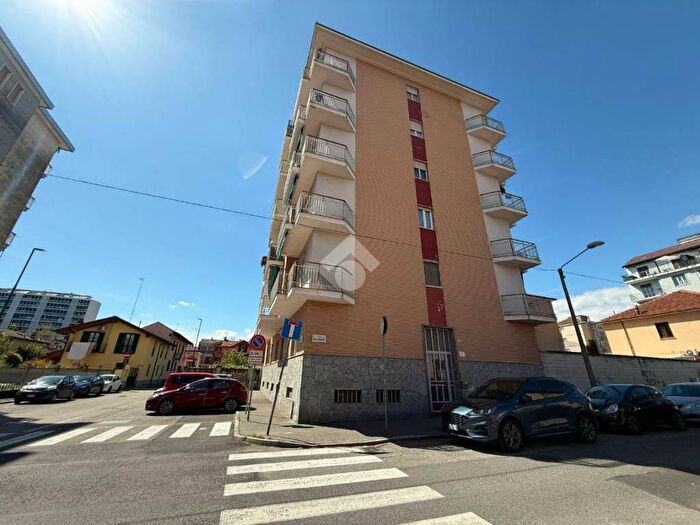 Appartamento con 5 locali in affitto in Via Marco Minghetti, Santa Maria, Collegno