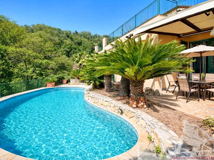 Casa con 5 locali in vendita in Lerici