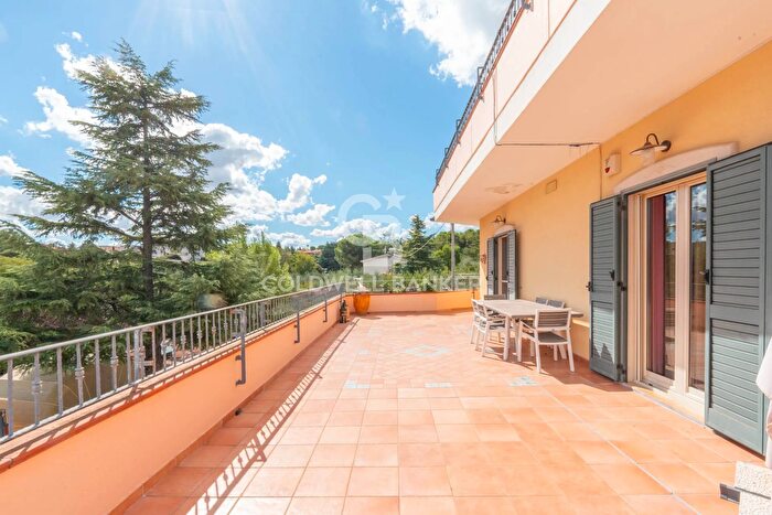 Casa con 17 locali in vendita in Via San Magno, Corato