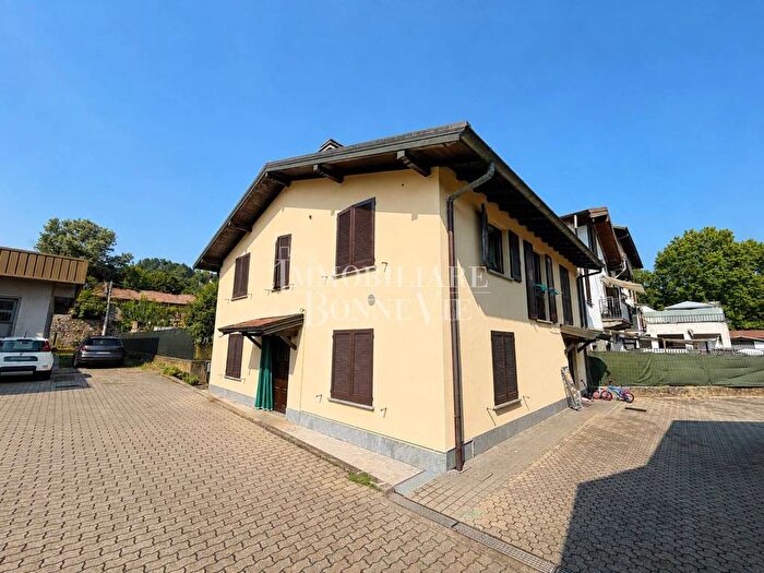 Appartamento trilocale in affitto in Via Merano, Valle Olona, Varese