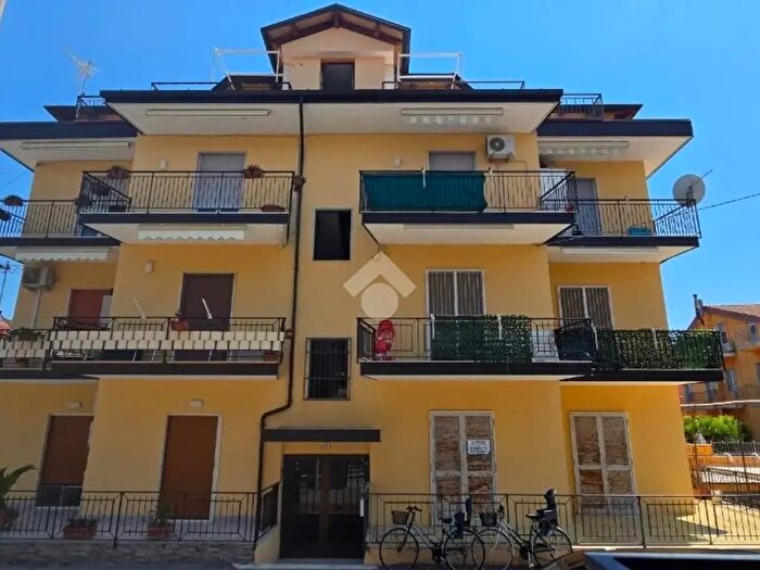 Appartamento quadrilocale in vendita in Via Padula, Ascea