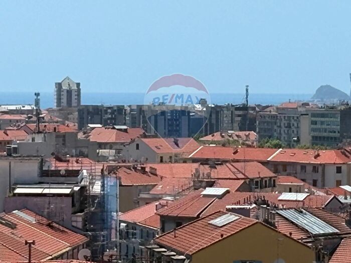 Appartamento con 5 locali in vendita in Via Mignone b, Savona