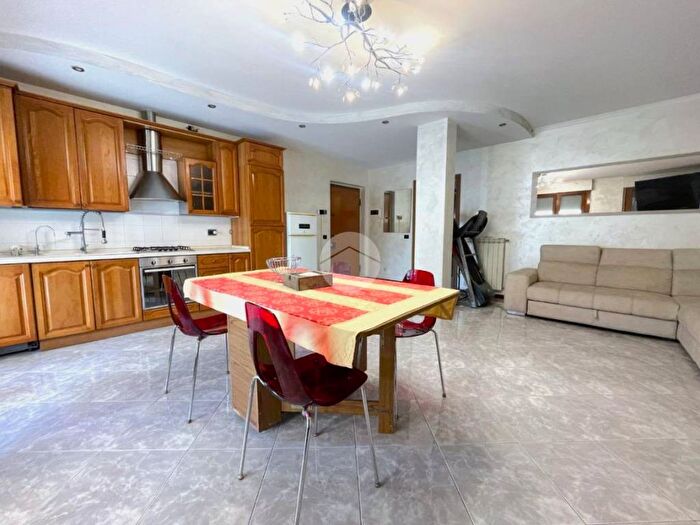 Appartamento trilocale in affitto in Via Comi, Centro, Trescore Balneario