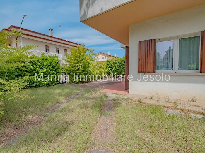 Appartamento trilocale in vendita in Via Benvenuto Cellini, Jesolo