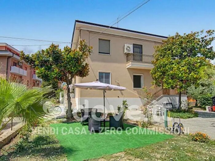 Casa trilocale in vendita in Via Sant'Andrea, Chiaravalle