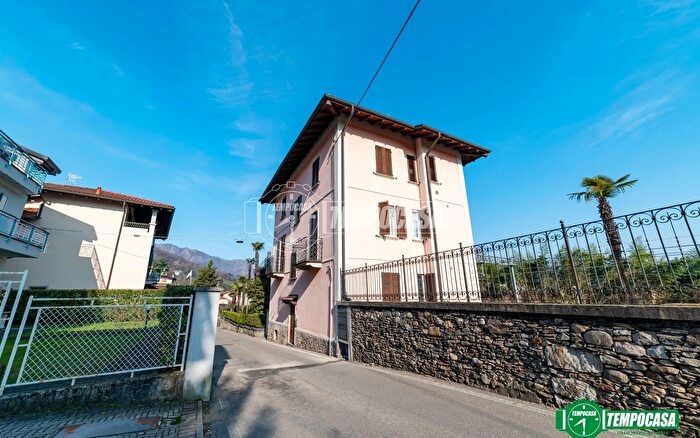 Casa con 10 locali in vendita in Via Baveno, Stresa