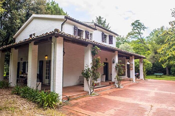 Casa con 7 locali in affitto in Offagna Via Pago, Offagna