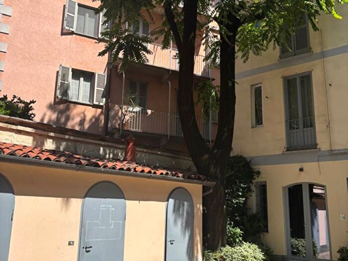 Appartamento trilocale in affitto in Corso di Porta Romana, Quadronno Crocetta, Milano