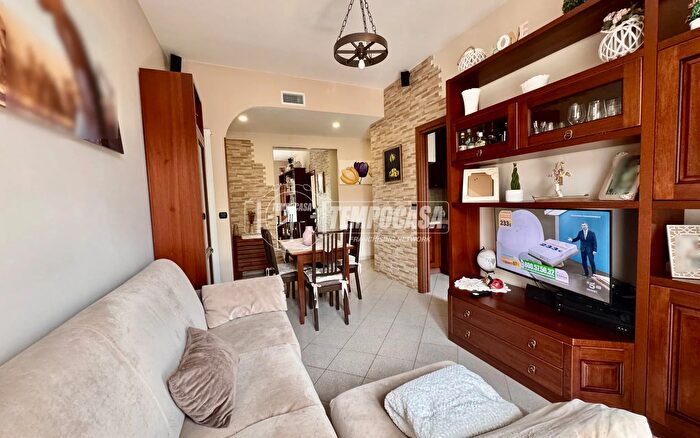 Appartamento trilocale in vendita in Via della Croce Coperta, Bologna