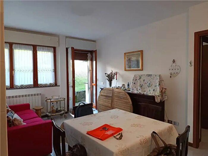 Appartamento trilocale in vendita in Val Brembilla