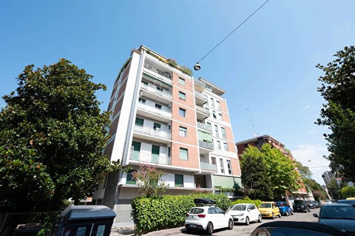 Appartamento trilocale in vendita in Via Archirola Modena, Modena