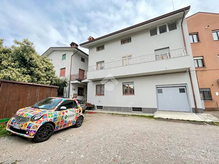 Casa con 6 locali in vendita in Via Dante Alighieri, Tarcento
