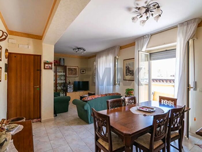 Appartamento quadrilocale in vendita in Via Alfonzetti, Catania