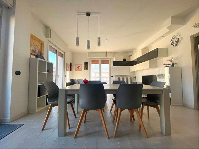 Appartamento trilocale in affitto in via Raffaello Sanzio, Centro, Cernusco sul Naviglio