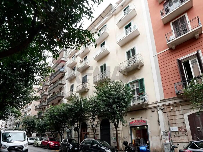 Appartamento trilocale in vendita in Via De Rossi, Bari
