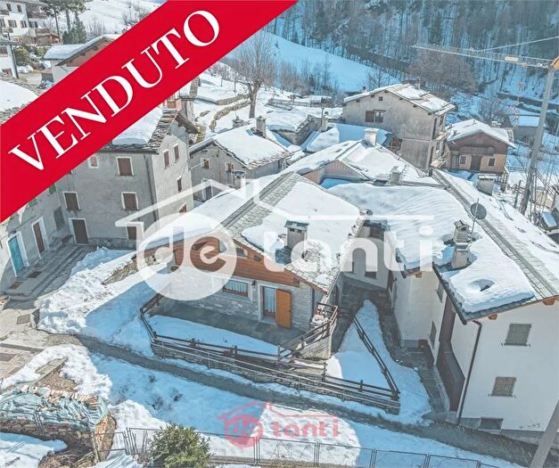 Casa quadrilocale in vendita in Via Fraciscio Campodolcino So, Campodolcino