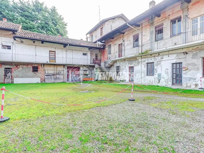 Case in Vendita e in Affitto - 2