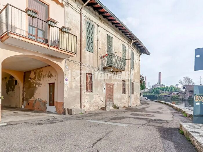 Appartamento con 5 locali in vendita in Alzaia Naviglio, Turbigo