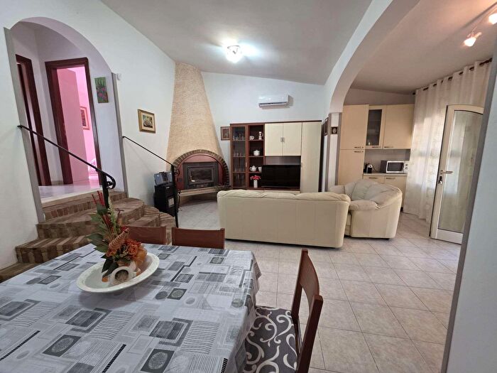 Casa con 5 locali in vendita in Quartu SantElena