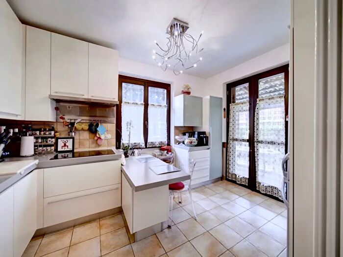 Casa con 12 locali in vendita in Via Val della Torre bis, San Gillio