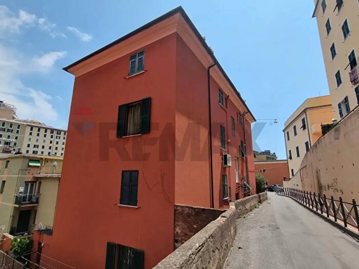 Appartamento con 5 locali in vendita in Genova
