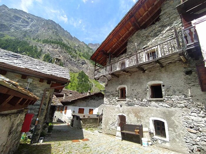 Casa con 8 locali in vendita in Frazione Rovenaud, Valsavarenche