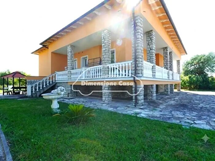Casa con 7 locali in vendita in Altopascio