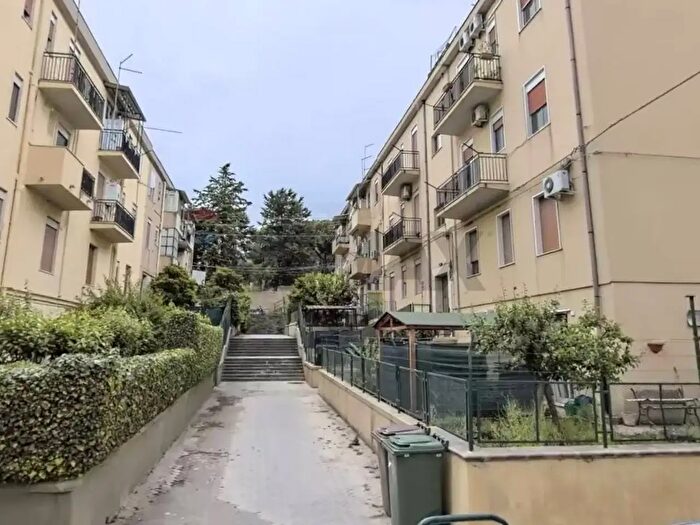 Appartamento con 5 locali in vendita in Via Rosmini, Caltanissetta