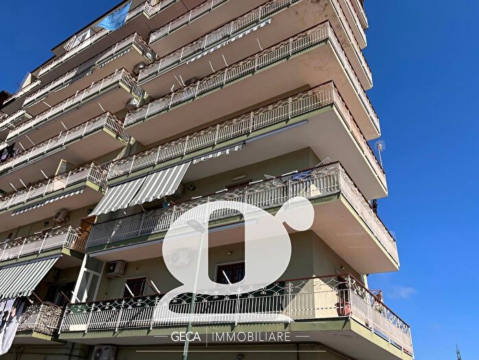 Appartamento trilocale in vendita in Via Nabucco, Napoli