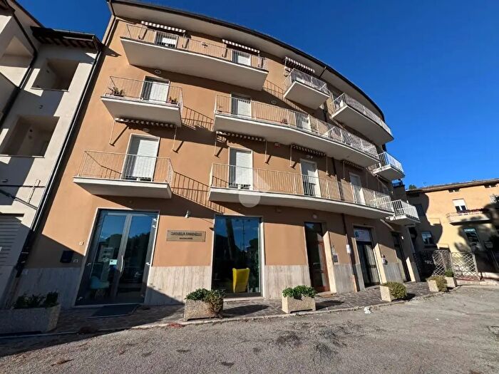 Appartamento trilocale in vendita in Via Los Angeles, Assisi