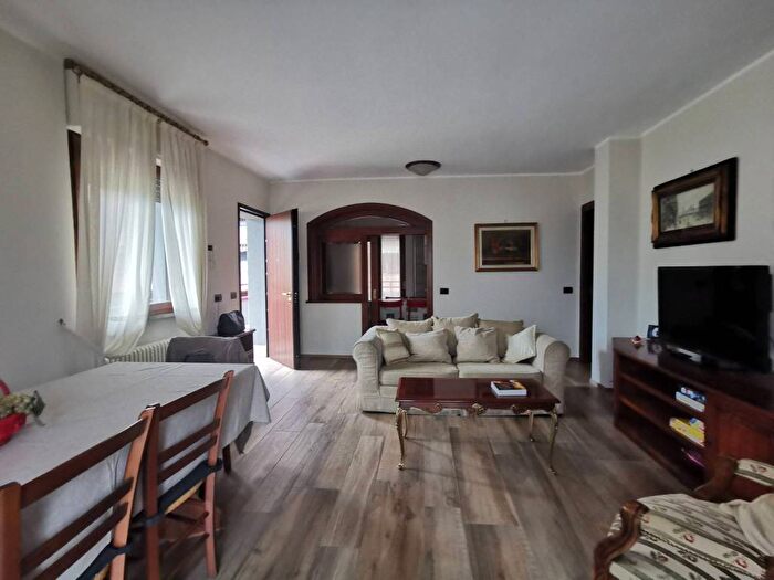 Appartamento trilocale in affitto in Via Giovanni Papini, Sagnino, Como