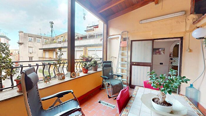 Appartamento trilocale in vendita in Via Carriera Grande, Napoli