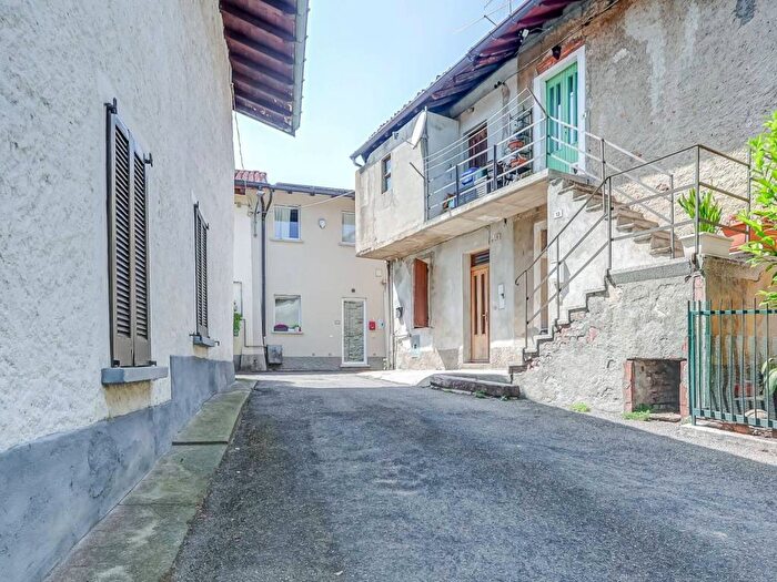 Casa bilocale in vendita in Via G Rebuschini, Centro, Besozzo