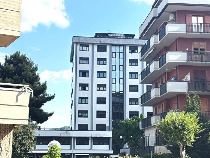 Appartamento quadrilocale in affitto in Via Salvatore Pescatori, Emanuele II C Colombo Morelli e Silvati, Avellino