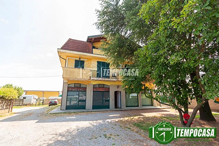 Appartamento bilocale in vendita in Strada Provinciale Bs, Crespiatica