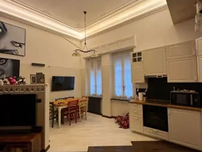 Appartamento trilocale in vendita in Via Martiri della Libertà, Genova