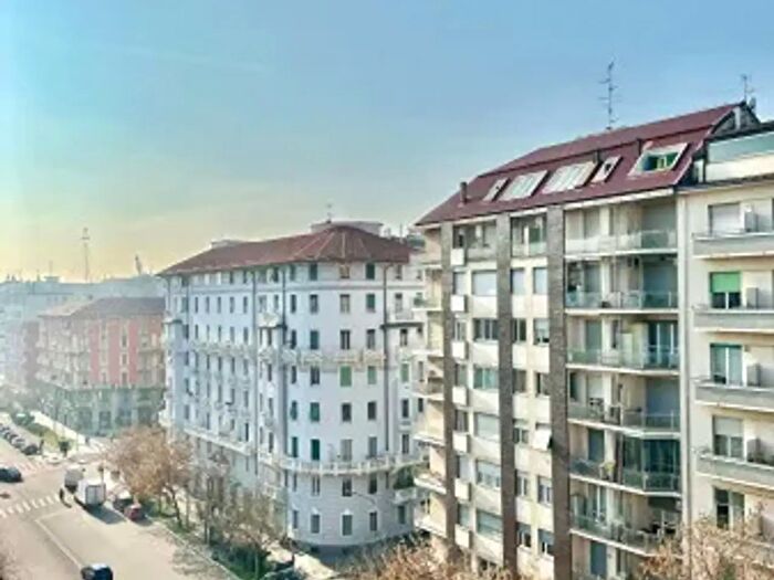 Appartamento quadrilocale in vendita in Via Washington, Milano