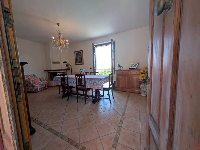Appartamento con 5 locali in vendita in Sarzana