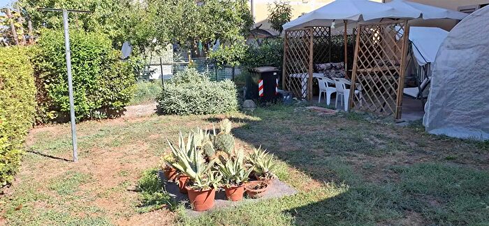 Casa con 10 locali in vendita in Montale