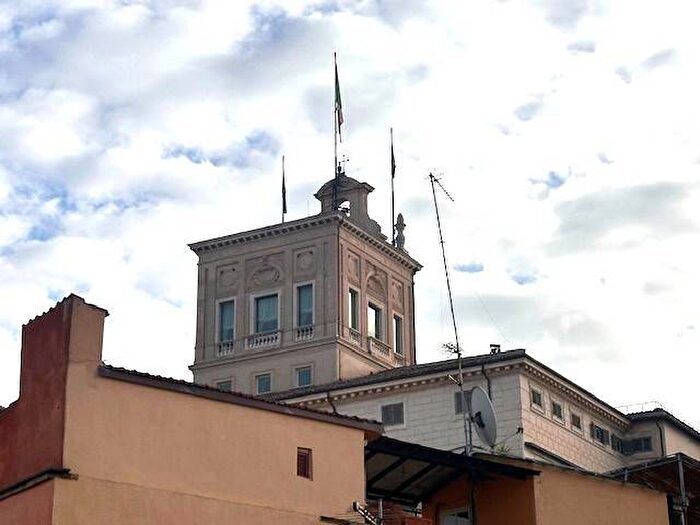 Appartamento trilocale in affitto in Piazza Giorgio Castriota Skanderbeg, Trevi, Roma