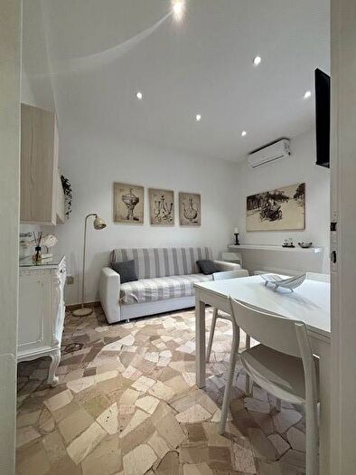 Appartamento quadrilocale in affitto in Via Giuseppe Verdi, Lungomare, Viareggio