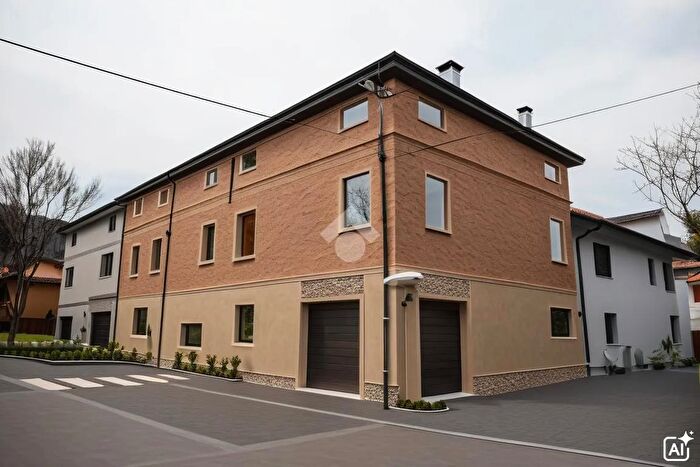 Appartamento con 7 locali in vendita in Viale E Zanasi, Castelnuovo Rangone