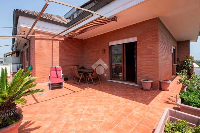 Appartamento quadrilocale in vendita in Via Corrado del Greco, Roma