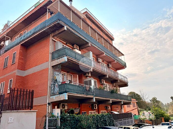 Appartamento bilocale in vendita in Via Vallo della Lucania, Roma