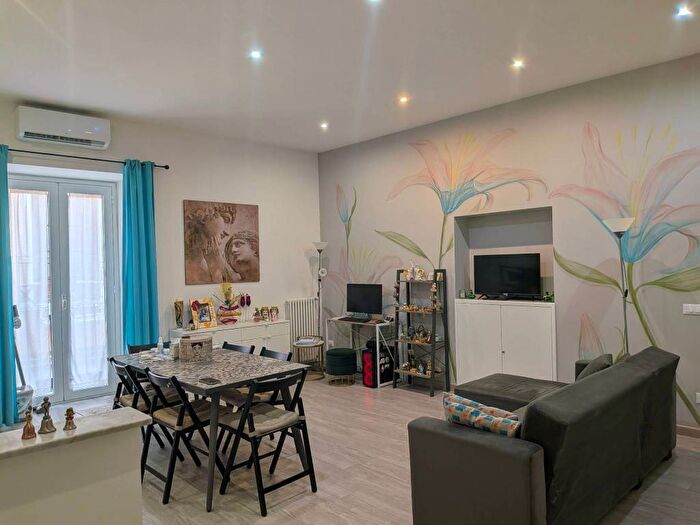 Appartamento trilocale in affitto in Via della Vetriera, Kalsa, Palermo