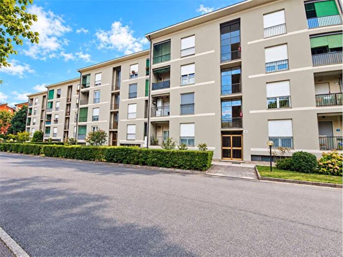 Appartamento trilocale in vendita in Via Alfredo Oriani, Velate Avigno, Varese