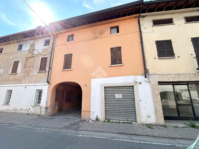 Case in Vendita e in Affitto - 2