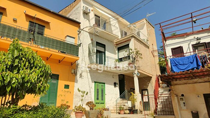 Appartamento quadrilocale in affitto in Via Padre Fedele da San Biagio, Palermo