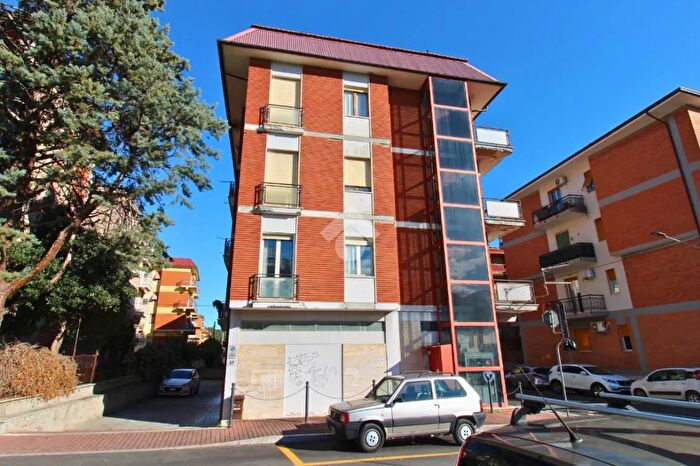 Appartamento quadrilocale in vendita in Via Domenico Alaleona, Ascoli Piceno